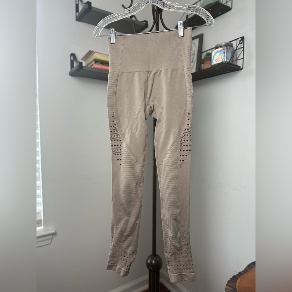 GYMSHARK energy leggings, 10 women’s size 4 no size tag no material tag - Picture 3 of 7